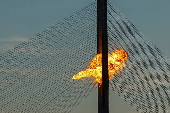 Russian Strikes Hit Kyiv’s Dnipro Crossings, Triggering Traffic Chaos