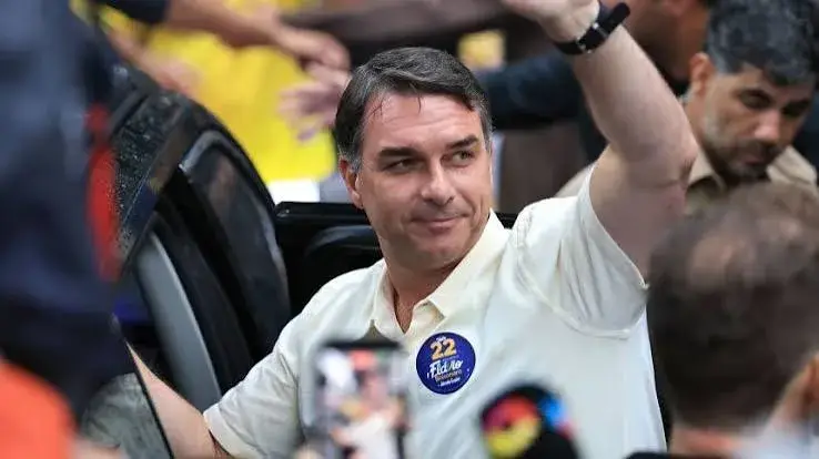 Flávio Bolsonaro Leaves Brazil for US After Election Defeat
