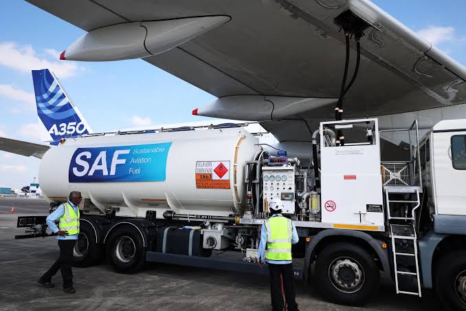 Airlines Face a Fuel Fight as Hormuz Closure Squeezes Global Jet-Fuel Supplies
