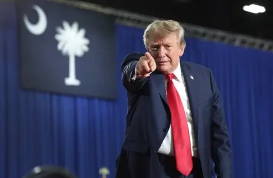 Trump Expands Iran Pressure, Threatens Countries Providing Tehran a ‘Lifeline’