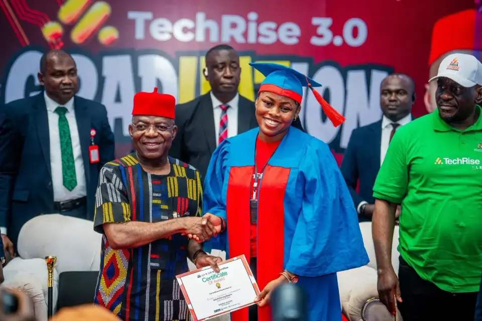 Gov. Alex Otti presents certificate to one of the graduates.