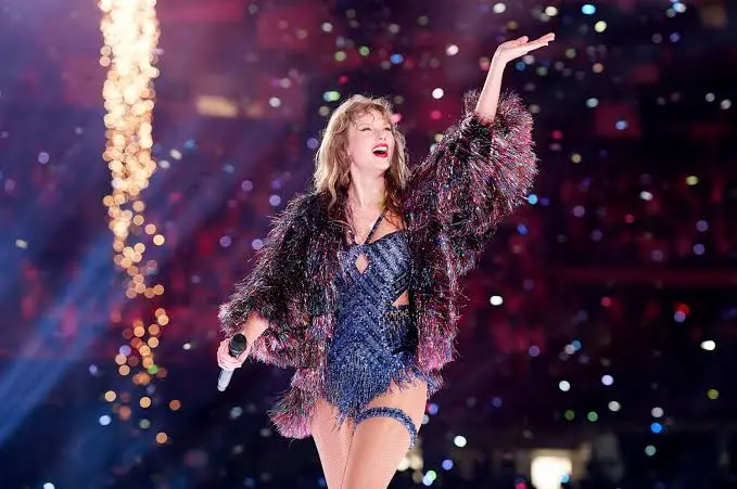Taylor Swift Donates $50,000 to Mother Injured While Saving Teens in Road Crash