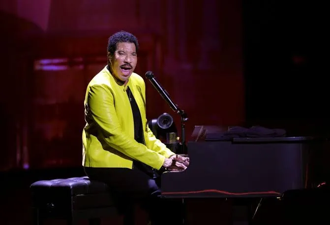 Lionel Richie Under Medical Care Following Onstage Health Scare in St. Louis