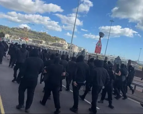 UK Immigration: Far-Right Protesters Block Asylum Seekers in Southern England