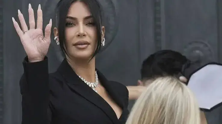 Paris Court Awards Kim Kardashian €1 in Landmark 2016 Robbery Case