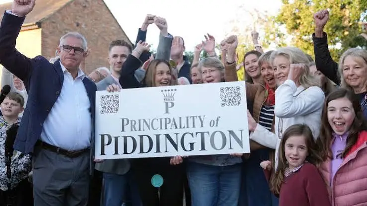 Tiny English Village Votes to ‘Secede’ from UK Over Migrant Housing Plan