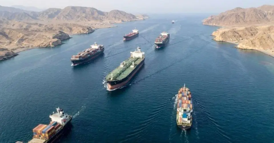 Hormuz Shipping Traffic Dwindles as Middle East Attacks Intensify
