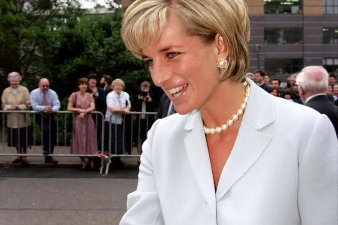 Earl Spencer Claims Queen Elizabeth II Offered to Restore Princess Diana’s HRH Title