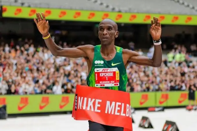 Eliud Kipchoge Wins Melbourne Marathon With Course Record at 41