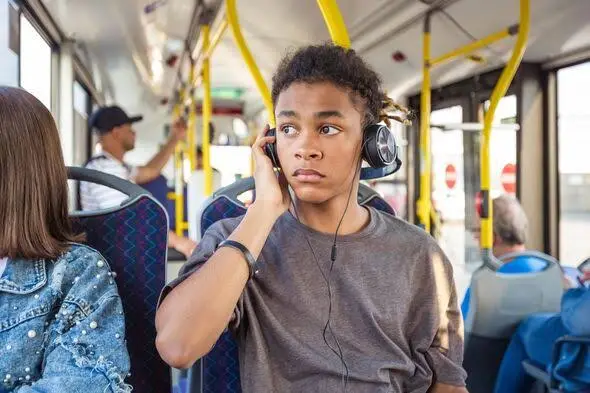 UK Cracks Down on Loud Music on Public Transport With Fines