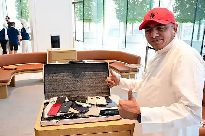 Apple Fan Brings 53 Old iPhones to Collect New Duo in Dubai
