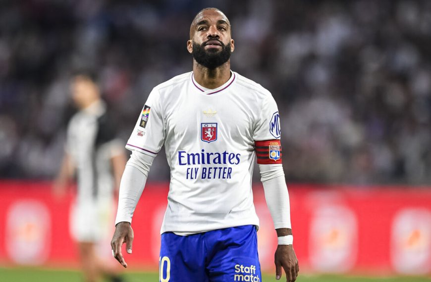 Alexandre Lacazette’s House Burgled During His Final Game Before Retirement