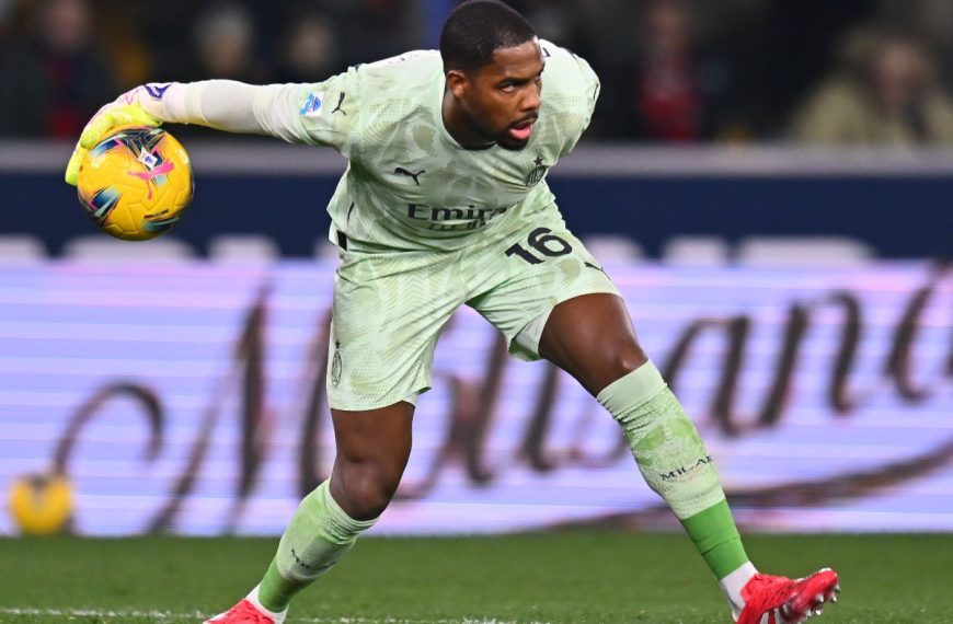EXCLUSIVE: Chelsea Make Official Move For Mike Maignan Amid Contract Stalemate At AC Milan